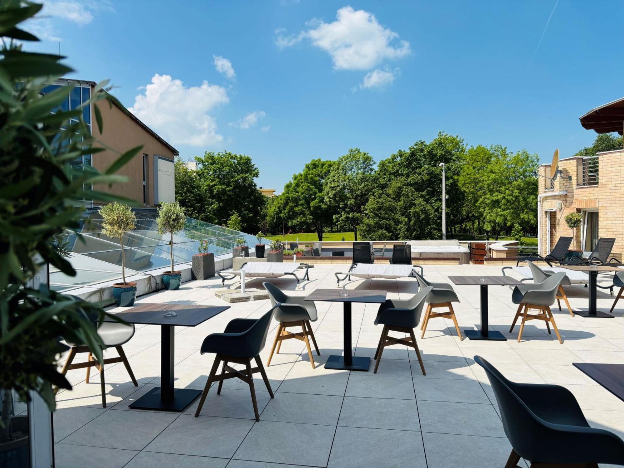 CE Plaza Hotel Siófok Exterior foto