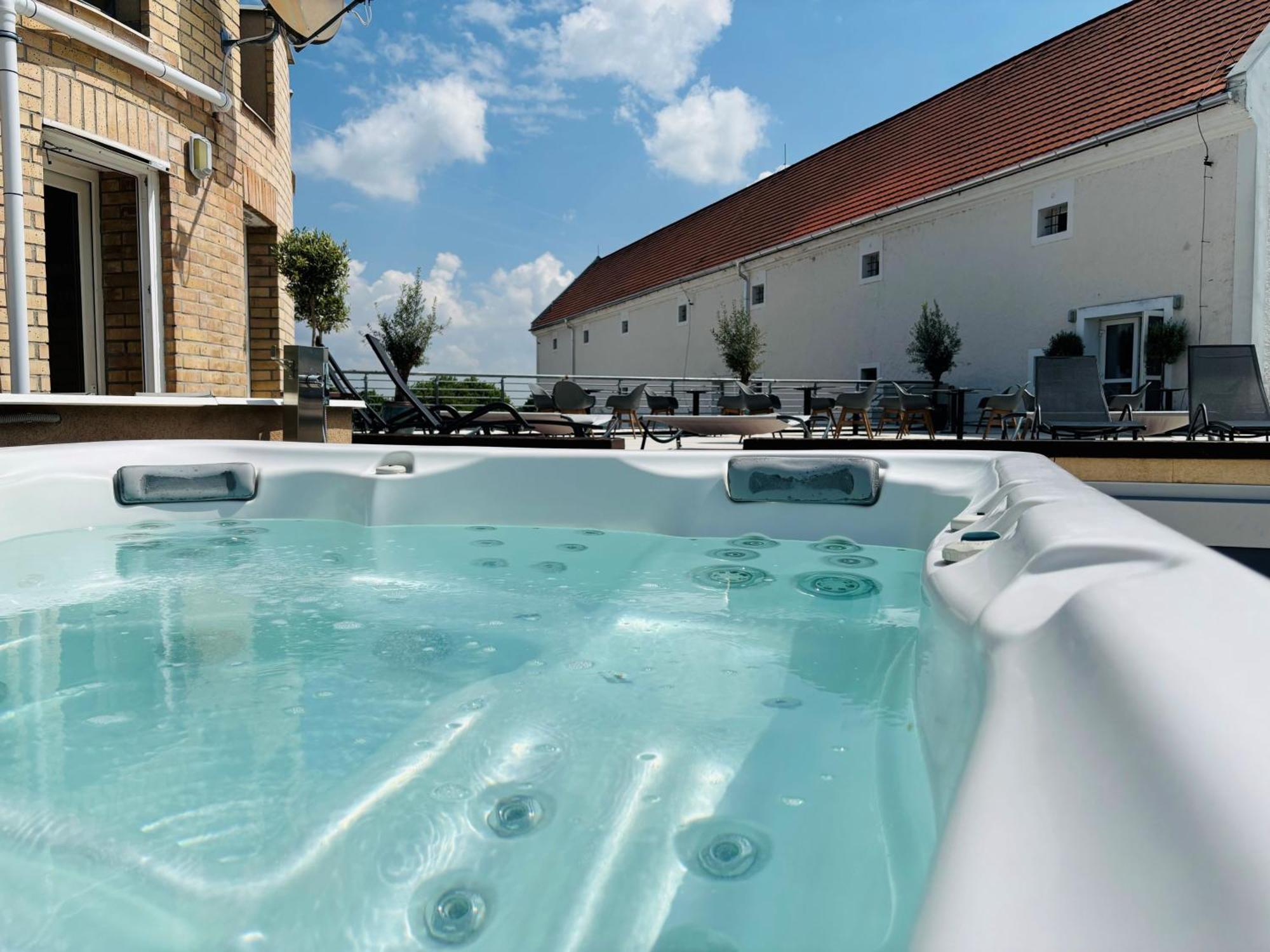 CE Plaza Hotel Siófok Exterior foto