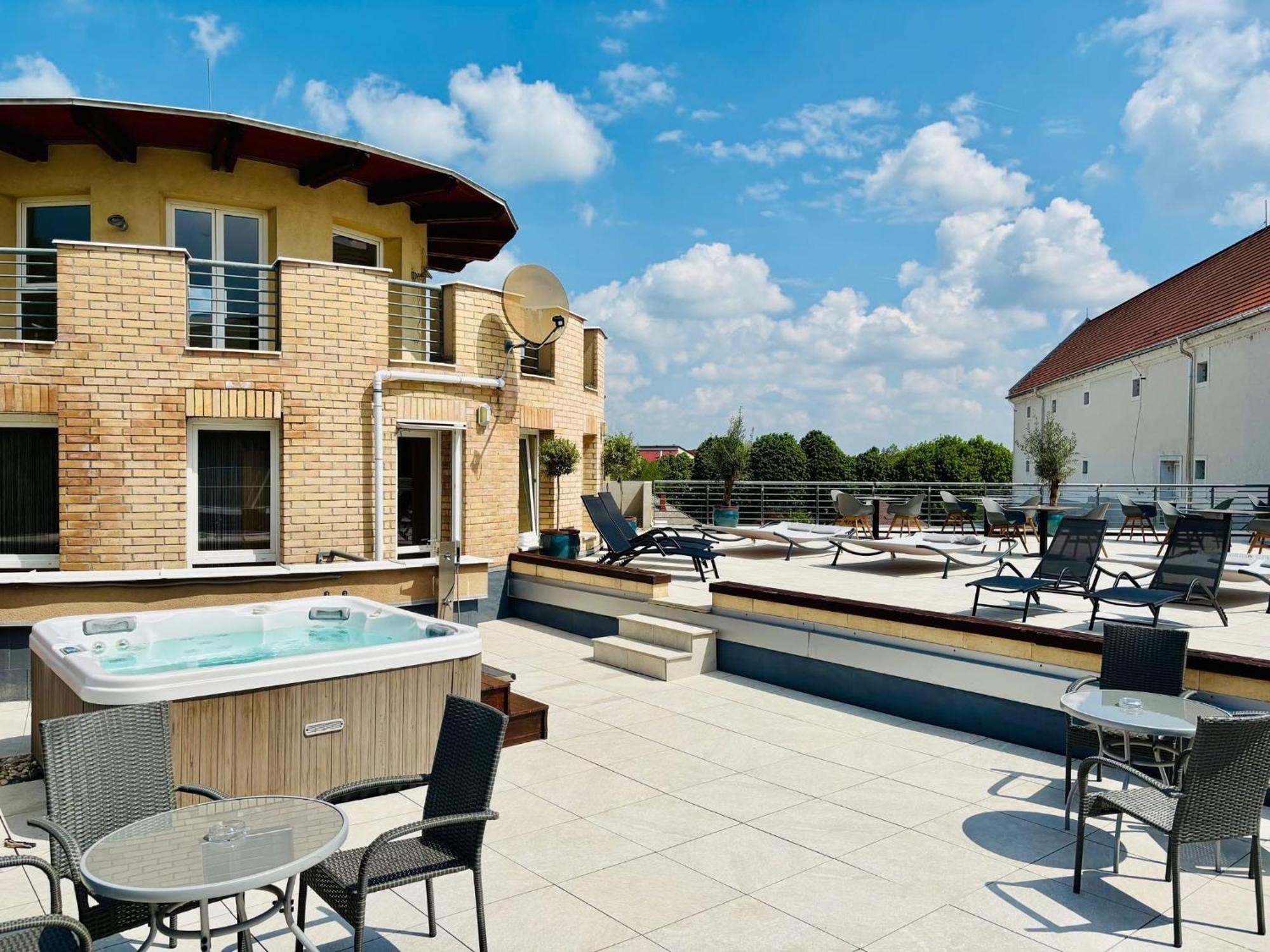 CE Plaza Hotel Siófok Exterior foto