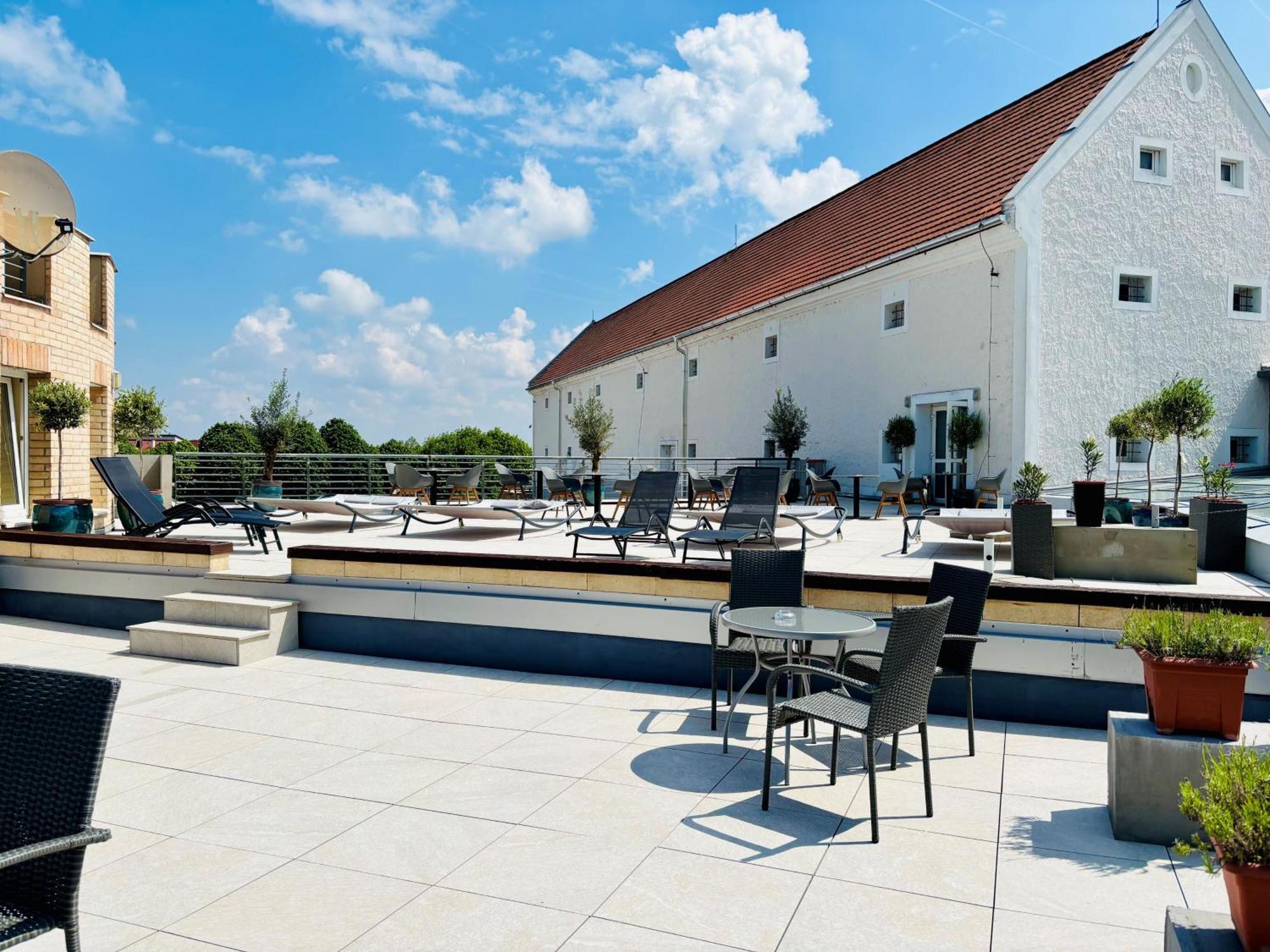 CE Plaza Hotel Siófok Exterior foto