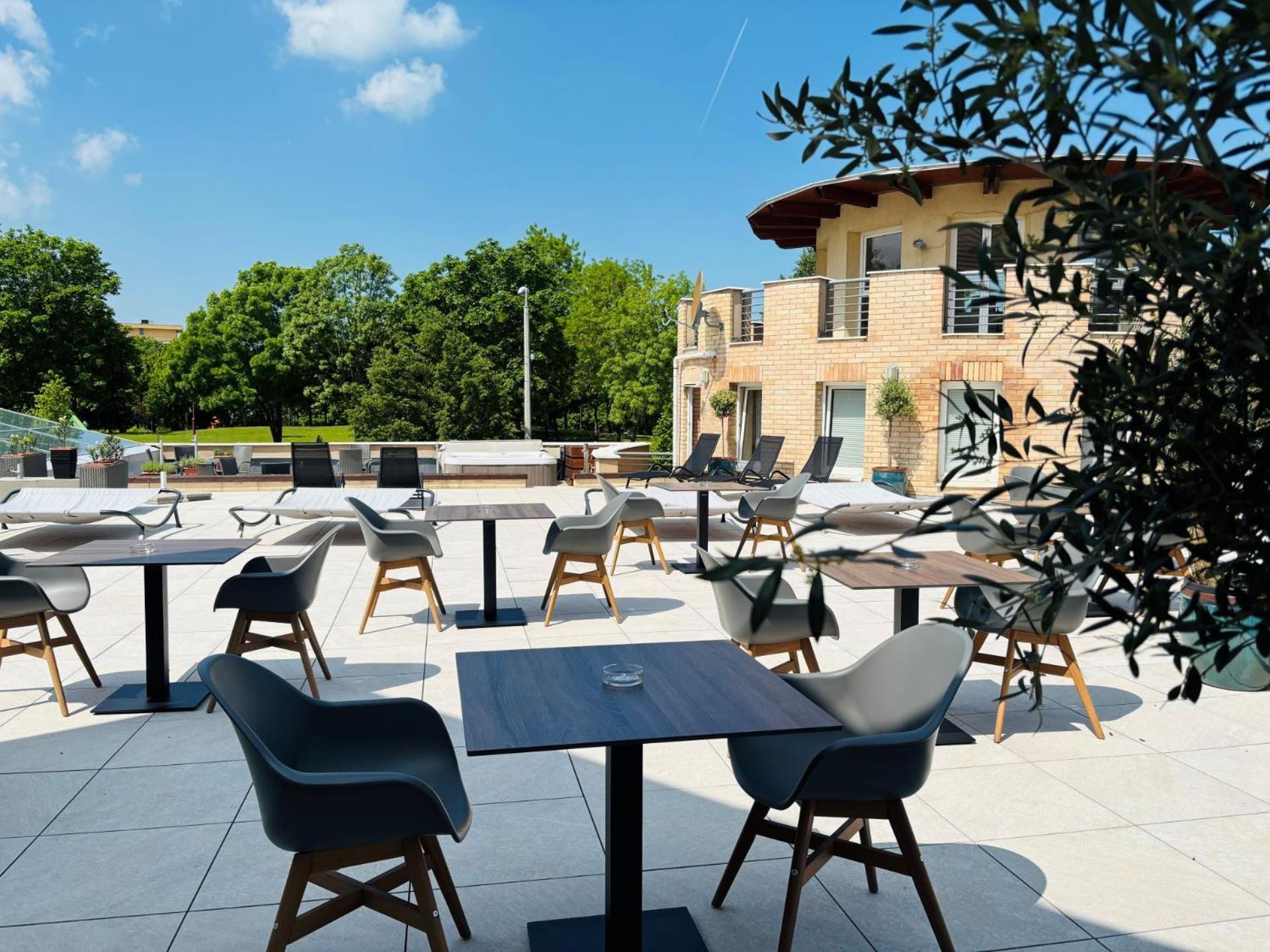 CE Plaza Hotel Siófok Exterior foto